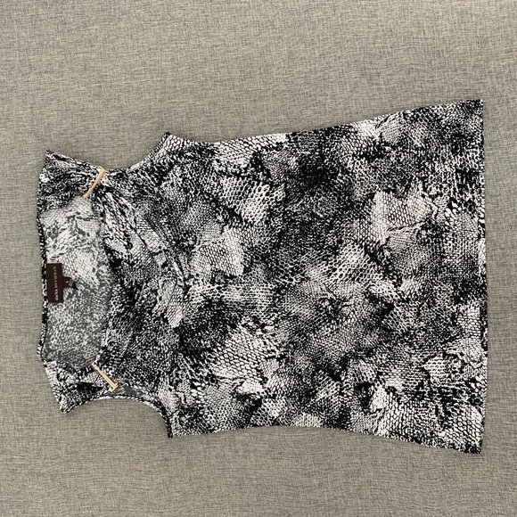 Dana Buchman Sleeveless Blouse Snake Print Black White Small Cowl Neck Gold Pins - Picture 11 of 15